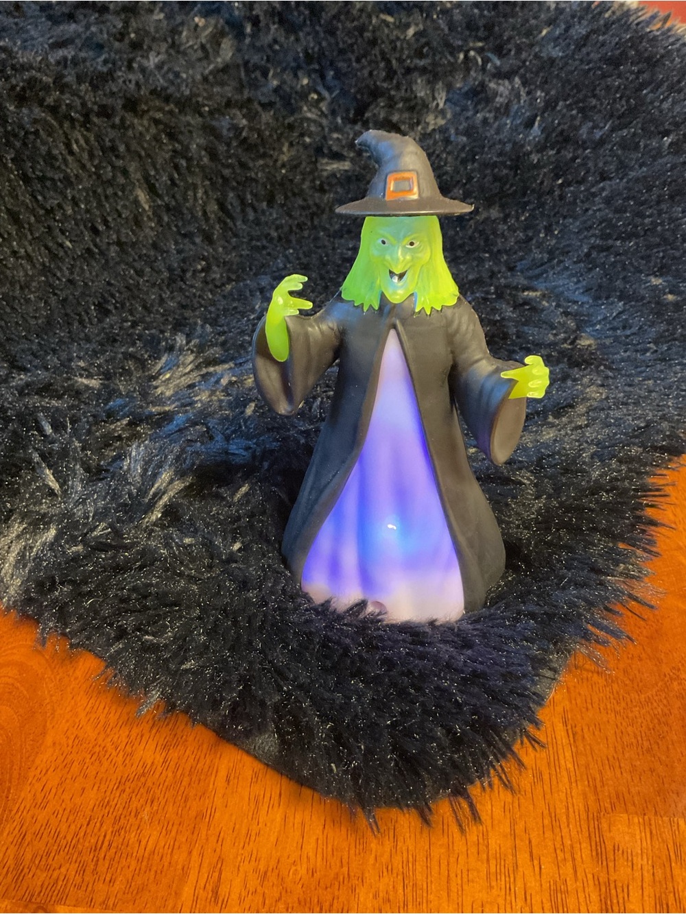 Glowing Green Witch Cackling Accessory - Light-Up Halloween Decor